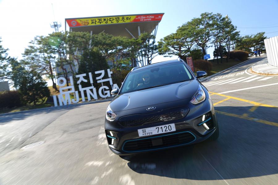  Kia e-Niro 2019 года  (UK) (фото 19 из 40)